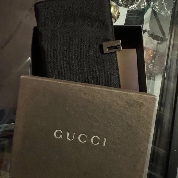 Gucci - Picture 3 of 3